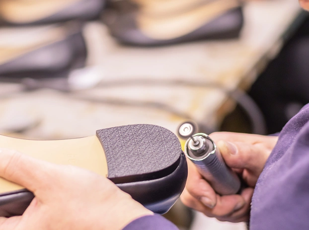 Любая компания настроена на развитие. Сотрудничество с ROWI как раз позволяет нам развивать собственный бизнес и сохранять конкурентные преимущества среди производителей обуви. Например, за счёт факторинга мы можем давать отсрочку платежа нашим клиентам и увеличивать оборачиваемость товаров. Вопросы по финансированию в ROWI всегда решаются оперативно и без нареканий.